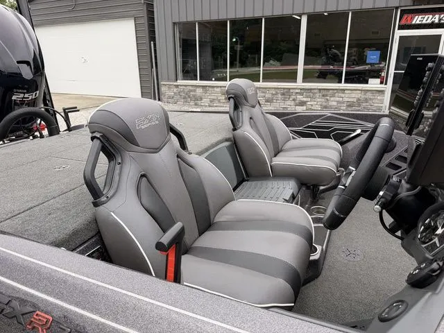 Slide: The Image of Skeeter FXR21 Limited 2021 - 7
