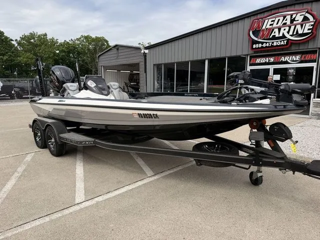Slide: The Image of Skeeter ZXR20 2023 - 10