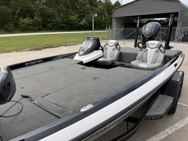 Slide: The Image of Skeeter ZXR20 2023 - 12