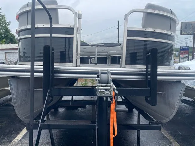Slide: The Image of Lowe Ultra 160 Cruise 2022 - 3