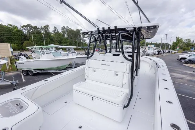 Slide: The Image of Sea Hunter 33T 2026 - 11