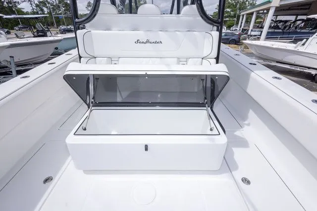 Slide: The Image of Sea Hunter 33T 2026 - 13