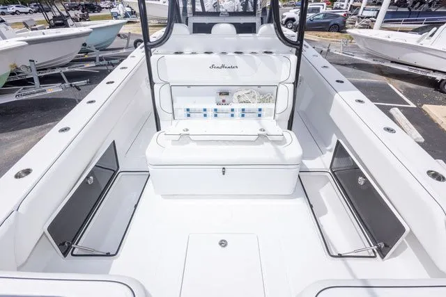 Slide: The Image of Sea Hunter 33T 2026 - 14