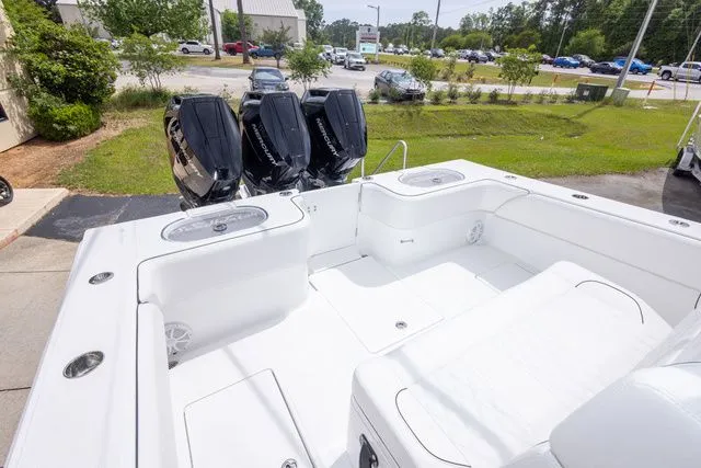 Slide: The Image of Sea Hunter 33T 2026 - 15