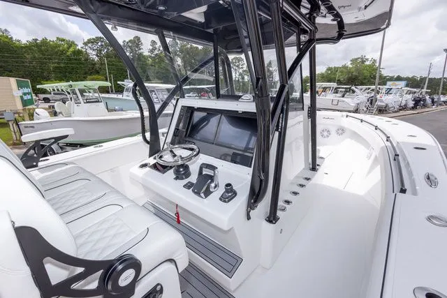 Slide: The Image of Sea Hunter 33T 2026 - 21