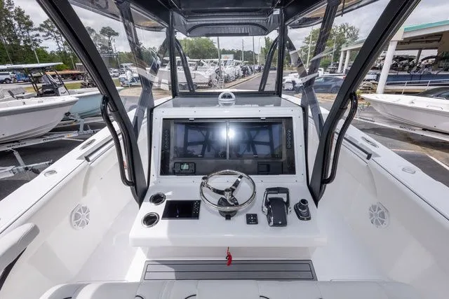 Slide: The Image of Sea Hunter 33T 2026 - 22