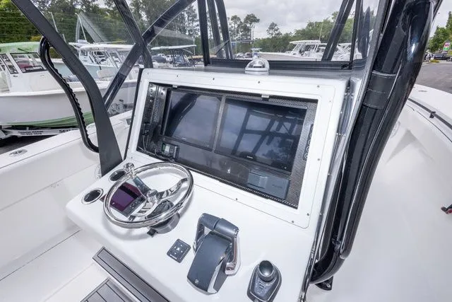 Slide: The Image of Sea Hunter 33T 2026 - 23