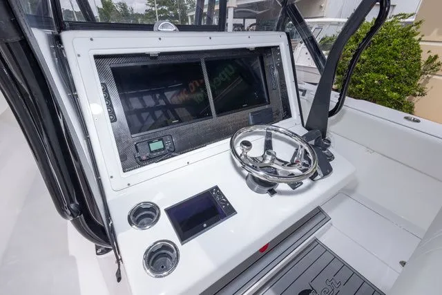 Slide: The Image of Sea Hunter 33T 2026 - 24