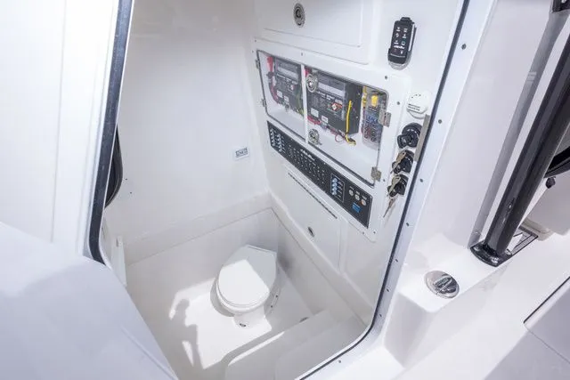 Slide: The Image of Sea Hunter 33T 2026 - 31