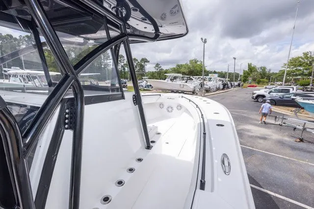 Slide: The Image of Sea Hunter 33T 2026 - 33
