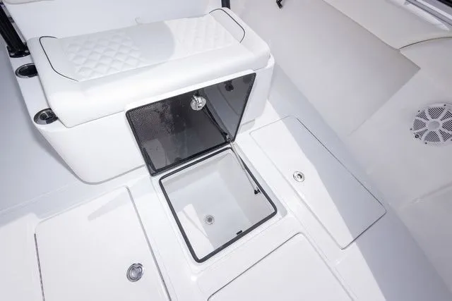 Slide: The Image of Sea Hunter 33T 2026 - 37