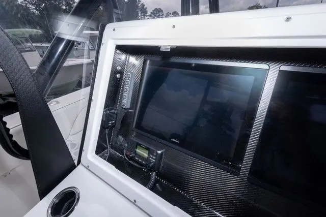 Slide: The Image of Sea Hunter 33T 2026 - 47