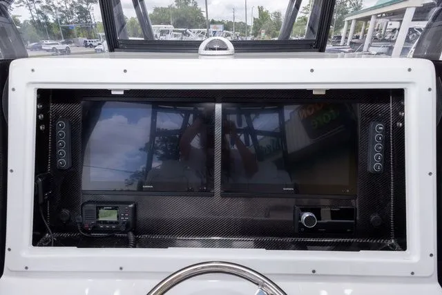 Slide: The Image of Sea Hunter 33T 2026 - 48