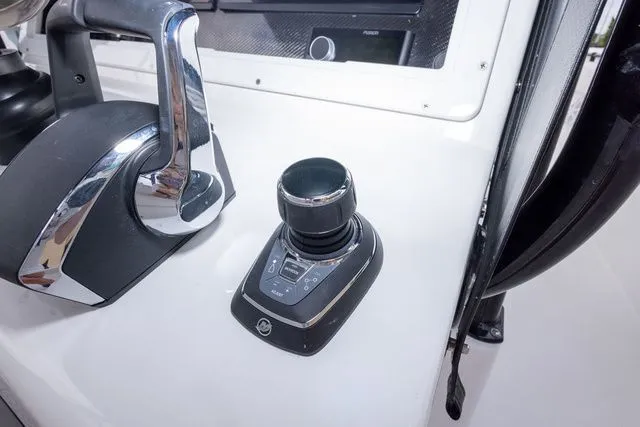 Slide: The Image of Sea Hunter 33T 2026 - 50