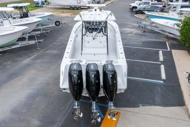 Slide: The Image of Sea Hunter 33T 2026 - 60