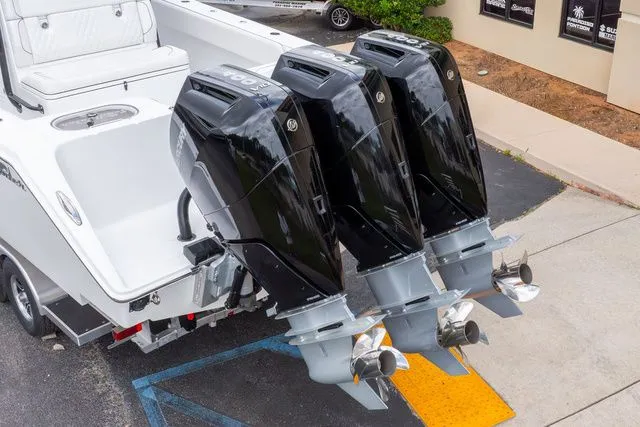 Slide: The Image of Sea Hunter 33T 2026 - 61