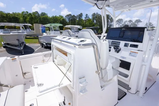Slide: The Image of Sea Fox 288 Commander 2023 - 35