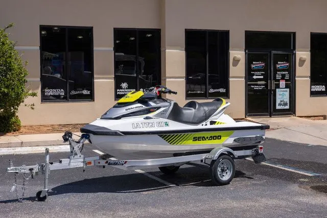 Slide: The Image of Sea-Doo RXT 300 2016 - 15