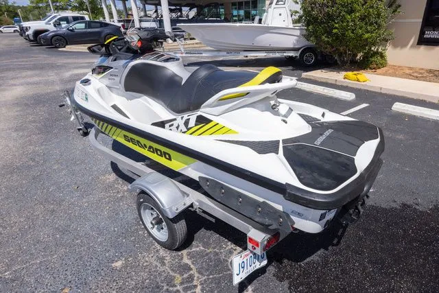 Slide: The Image of Sea-Doo RXT 300 2016 - 4