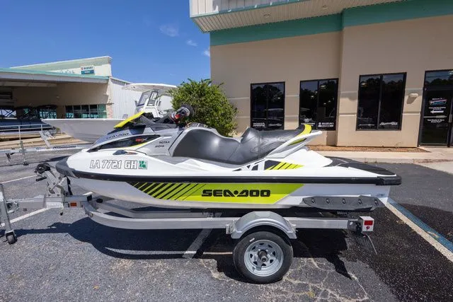 Slide: The Image of Sea-Doo RXT 300 2016 - 5