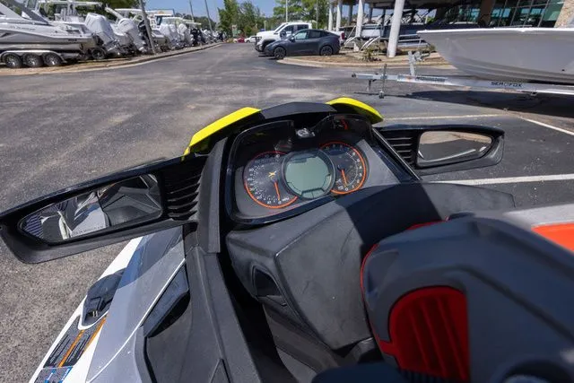 Slide: The Image of Sea-Doo RXT 300 2016 - 8