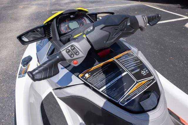 Slide: The Image of Sea-Doo RXT 300 2016 - 9