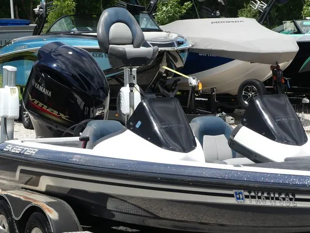 Slide: The Image of Skeeter ZX 20 2013 - 14