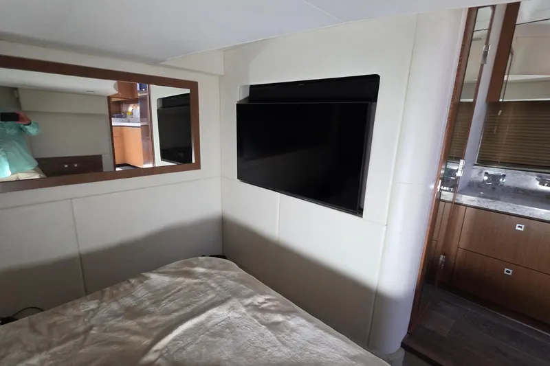 Slide: The Image of Interior of 2018 Sea Ray Sundancer 510 yacht with TV and mirror in cabin. - 54