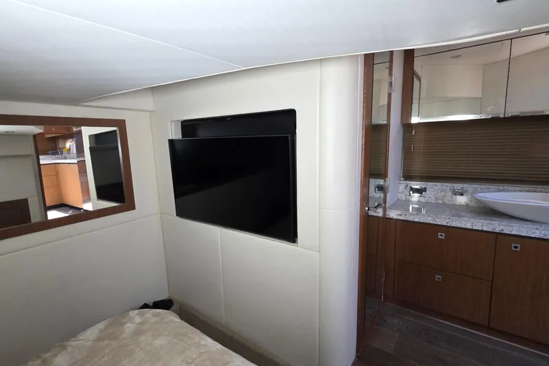 Slide: The Image of Interior of 2018 Sea Ray Sundancer 510 yacht with TV and modern bathroom. - 55