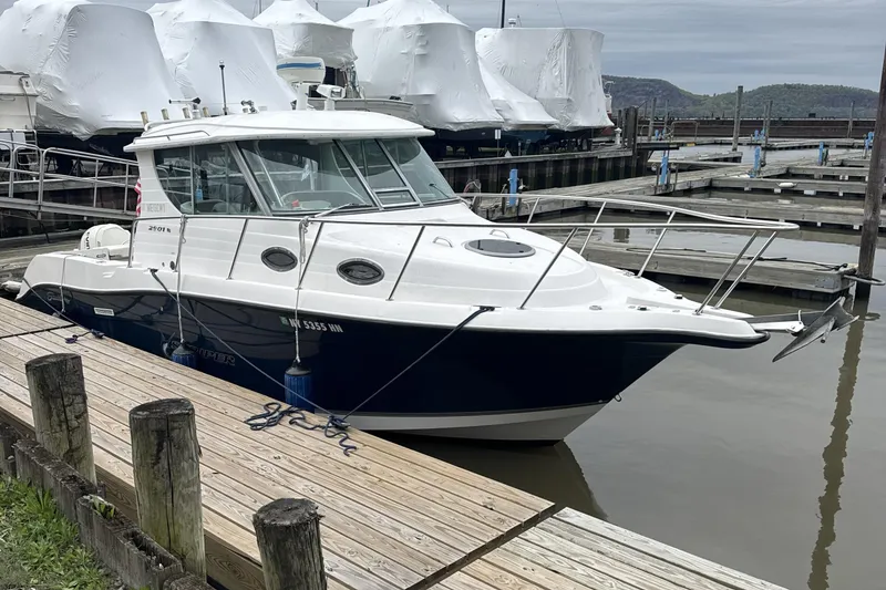 The Image of 2005 Seaswirl Striper 2901 Walkaround Alaska Pkg docked at marina. - 0