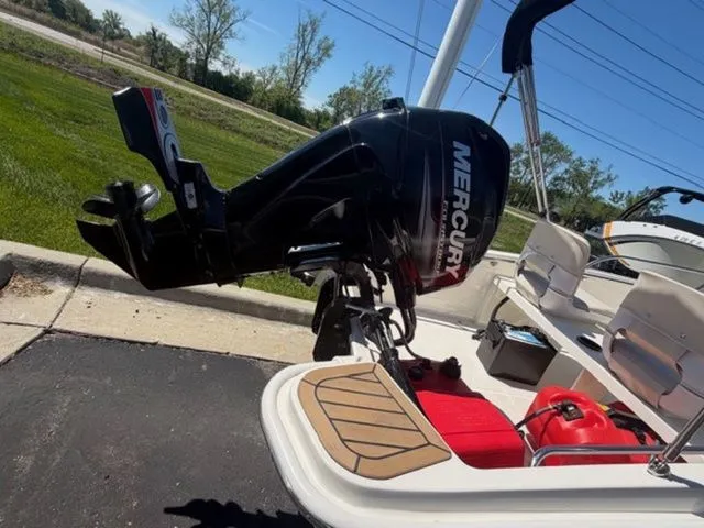 Slide: The Image of Boston Whaler 130 Super Sport 2020 - 12