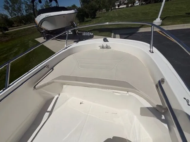 Slide: The Image of Boston Whaler 130 Super Sport 2020 - 6