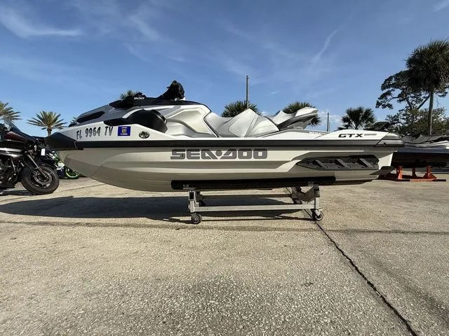 The Image of Sea-Doo GTX 2024 - 1
