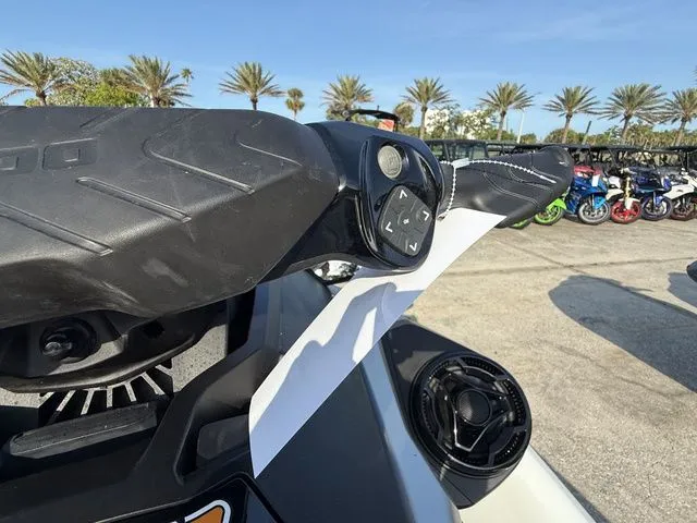 Slide: The Image of Sea-Doo GTX 2024 - 10