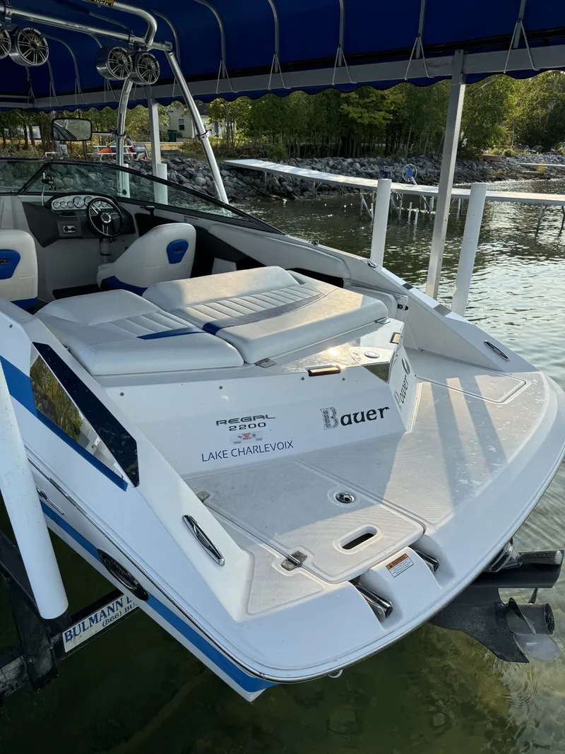 Slide: The Image of Regal 2200 Bowrider 2007 - 3