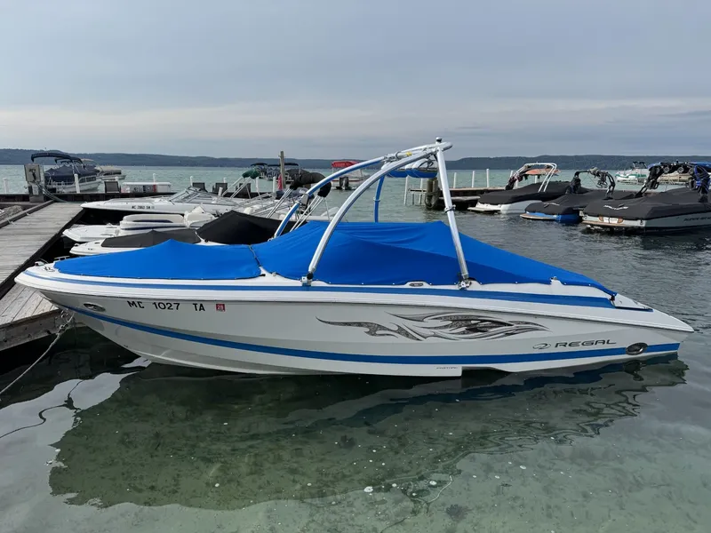 Slide: The Image of Regal 2200 Bowrider 2007 - 9