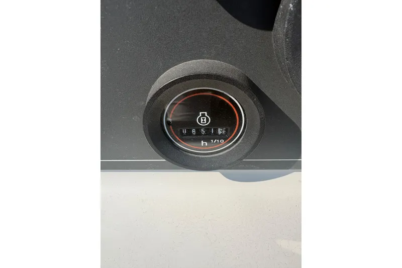 Slide: The Image of Hour meter on 1993 Boston Whaler 21 Outrage boat dashboard. - 14
