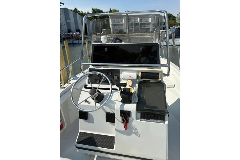 Slide: The Image of 1993 Boston Whaler 21 Outrage boat console with steering wheel and controls. - 5