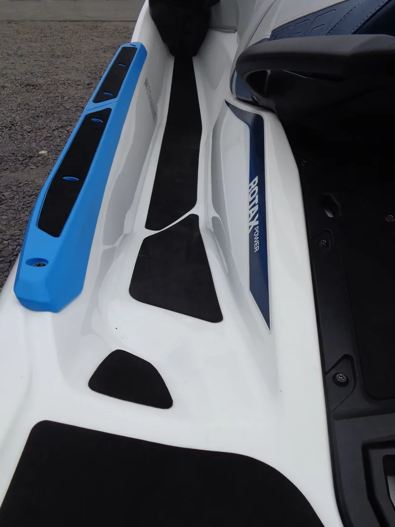 Slide: The Image of Close-up of 2023 Sea-Doo FishPro Sport 170 iDF iBR. - 6