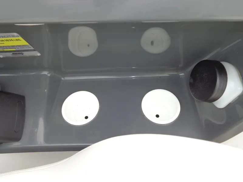 Slide: The Image of Interior view of 2008 Yamaha AR210 boat, gray console with cup holders. - 31