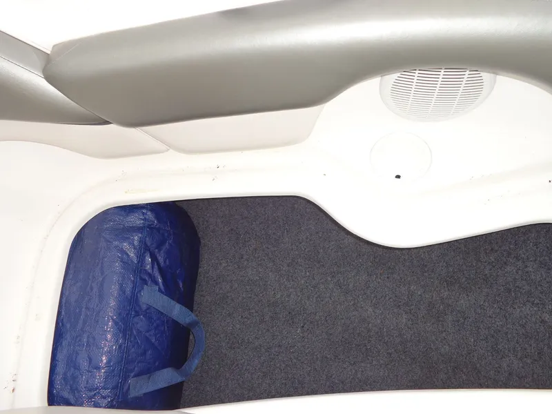 Slide: The Image of Interior of a 2008 Yamaha AR210 boat with a blue bag. - 34