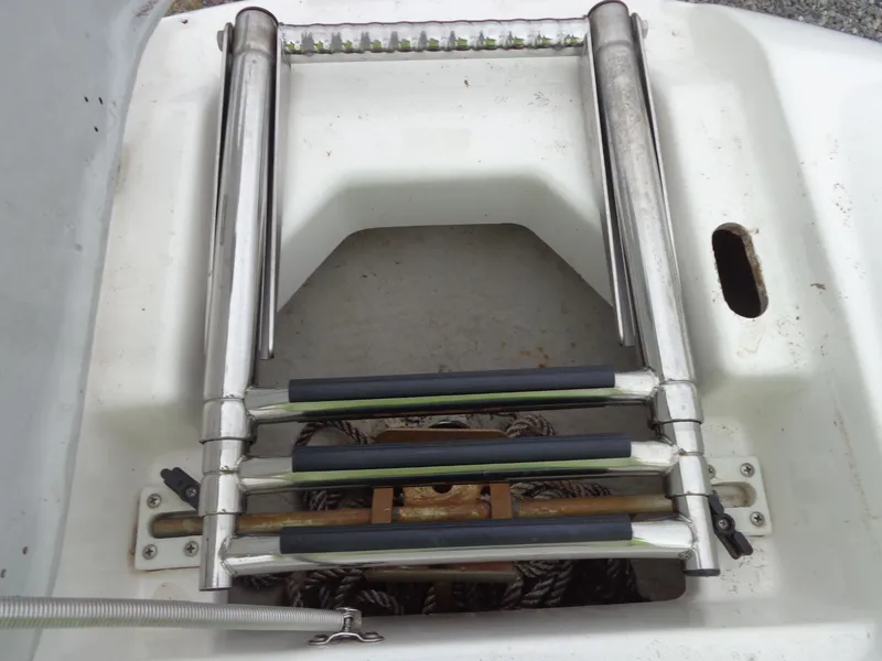 Slide: The Image of Yamaha AR210 2008 stainless steel boat ladder. - 44