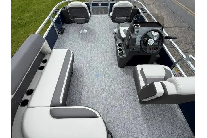 Slide: The Image of Sun Tracker Bass Buggy 18 DLX 2026 - 13