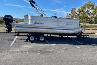 The Image of Sun Tracker Party Barge 20 DLX 2026 - 0
