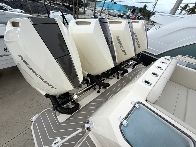 Slide: The Image of Scout 400 LXF 2025 - 13