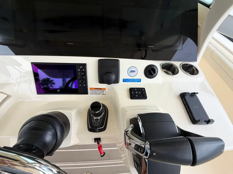 Slide: The Image of Scout 400 LXF 2025 - 36