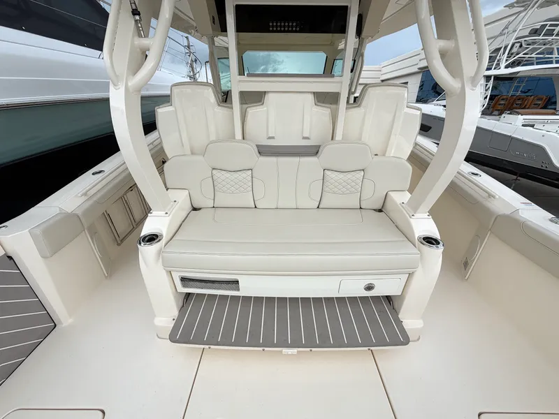 Slide: The Image of Scout 400 LXF 2025 - 23
