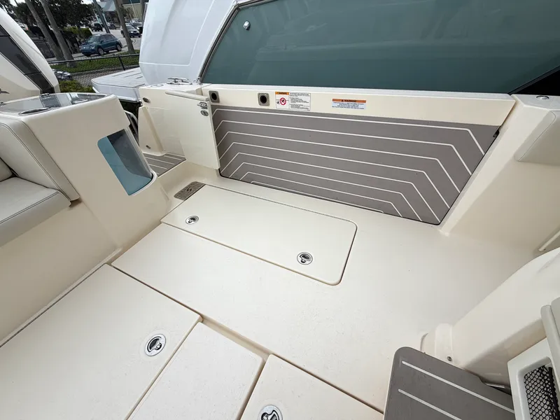 Slide: The Image of Scout 400 LXF 2025 - 20