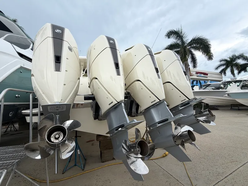 Slide: The Image of Scout 400 LXF 2025 - 9