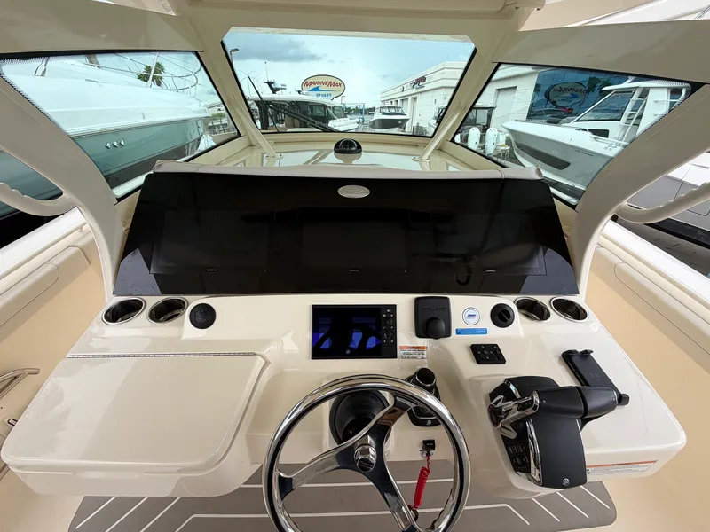 Slide: The Image of Scout 400 LXF 2025 - 34